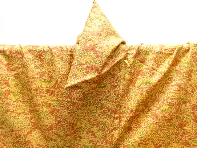  小槌に草花模様本場大島紬着物（染め）